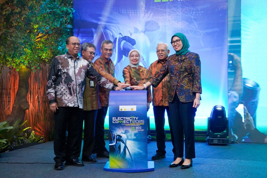 Komit Terhadap Transisi Energi, Dirut PLN Enjiniring Paparkan Three Strategic Pillars di Launching Electricity Connect 2025