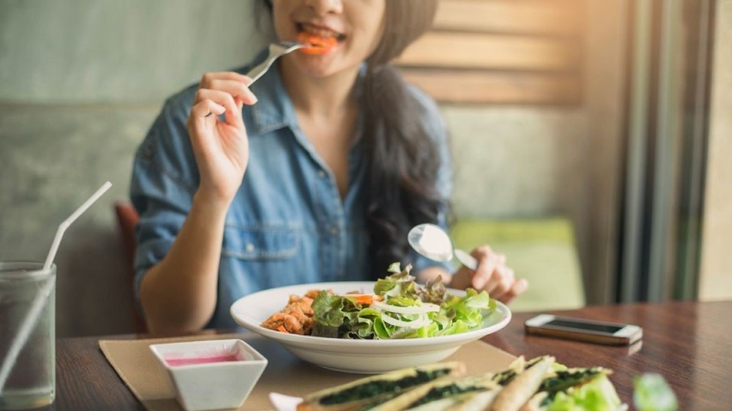 Alasan Ilmiah Mengapa Sebagian Orang Tetap Kurus Meski Makan Banyak