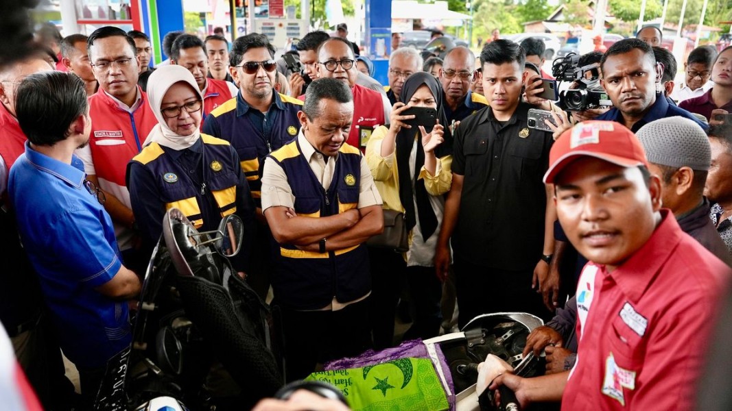 Bahlil Pastikan Stok BBM dan LPG di Jawa Timur Aman Jelang Lebaran 2025