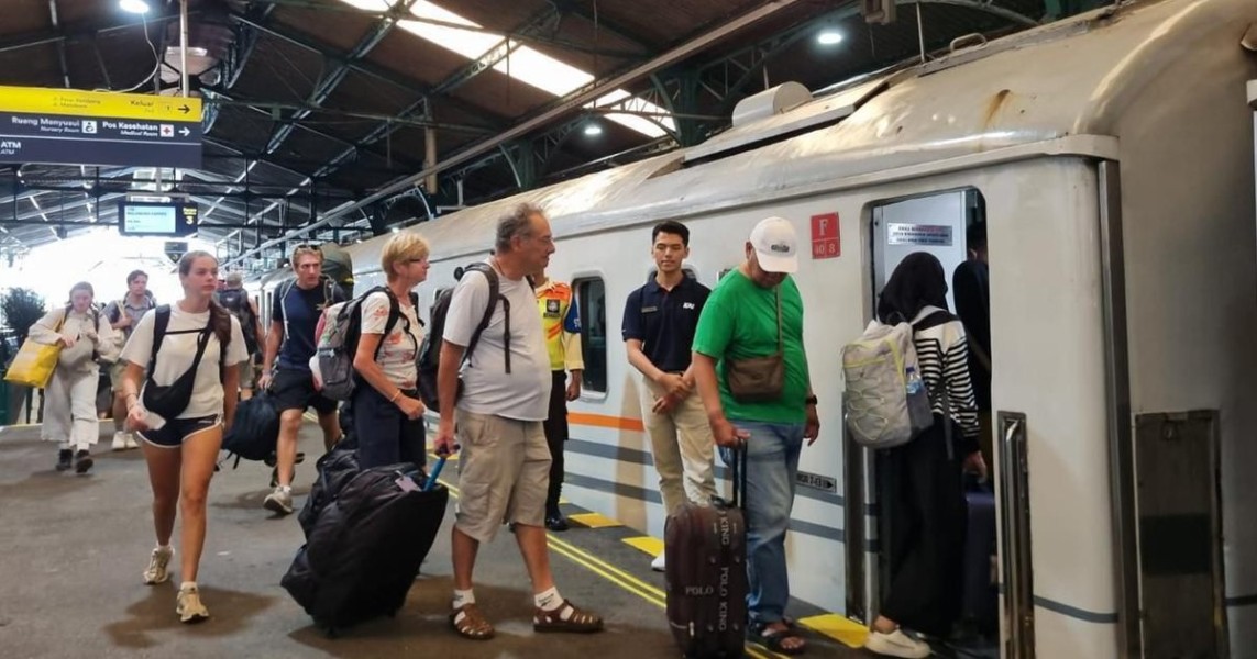 59 Ribu Wisatawan Asing Pilih Kereta Api Bandung, Ini Alasannya!