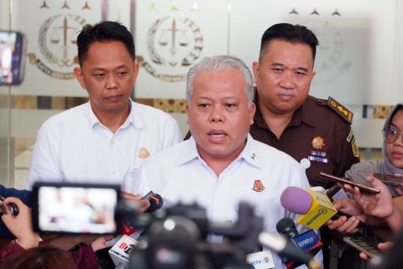 Kejaksaan Agungi Diminta Segera Tangkap Riza Chalid
