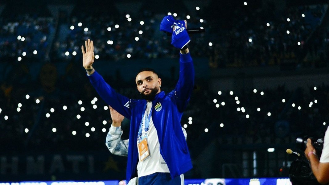 Persib Perkuat Lini Pertahanan Rekrut Kurzawa Dion Markx Jelang Fase Krusial Musim