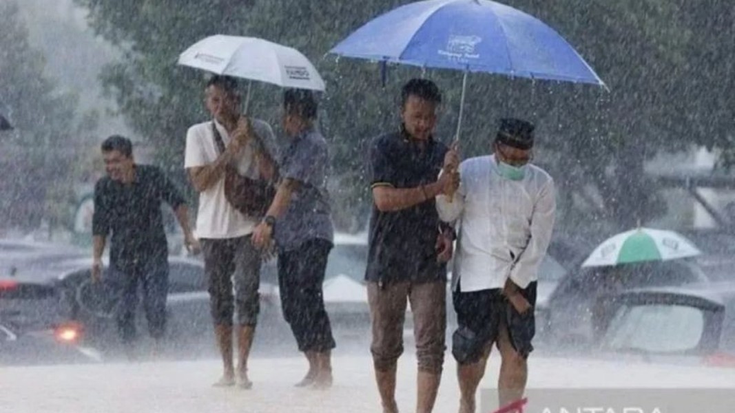 Prakiraan Cuaca BMKG Minggu Sebagian Besar Wilayah Indonesia Diprediksi Hujan