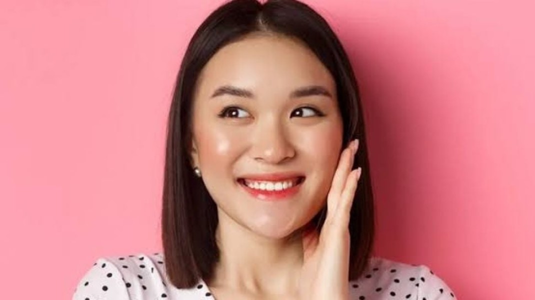 Bukan Kerutan, Ini Area Wajah yang Diam-Diam Menjadi Penanda Awal Penuaan Kulit