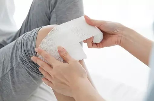 7 Tips Efektif Mengobati Luka Berair Agar Cepat Kering dan Sembuh