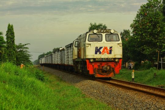 KAI Perkuat Transportasi Rel di Jabar Lewat Kolaborasi Strategis