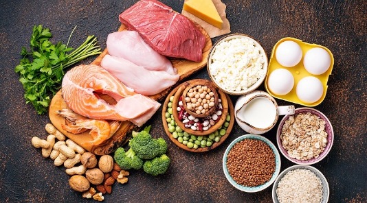 Nutrisi Penting untuk Menjaga Kesehatan Perempuan di Masa Pascamenopause
