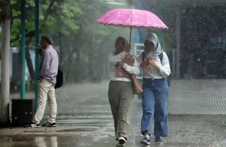 Jakarta Diprediksi Hujan Merata Jumat Sore, Ini Imbauan BMKG untuk Warga