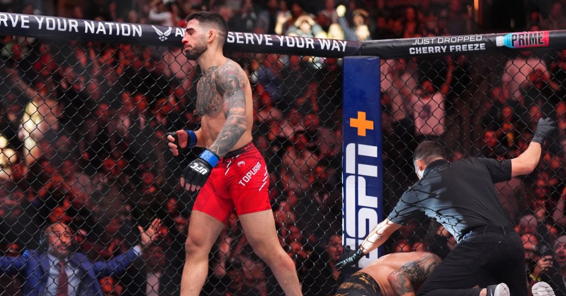 Ilia Topuria Tampil Perkasa Jelang Debut Kelas Ringan UFC