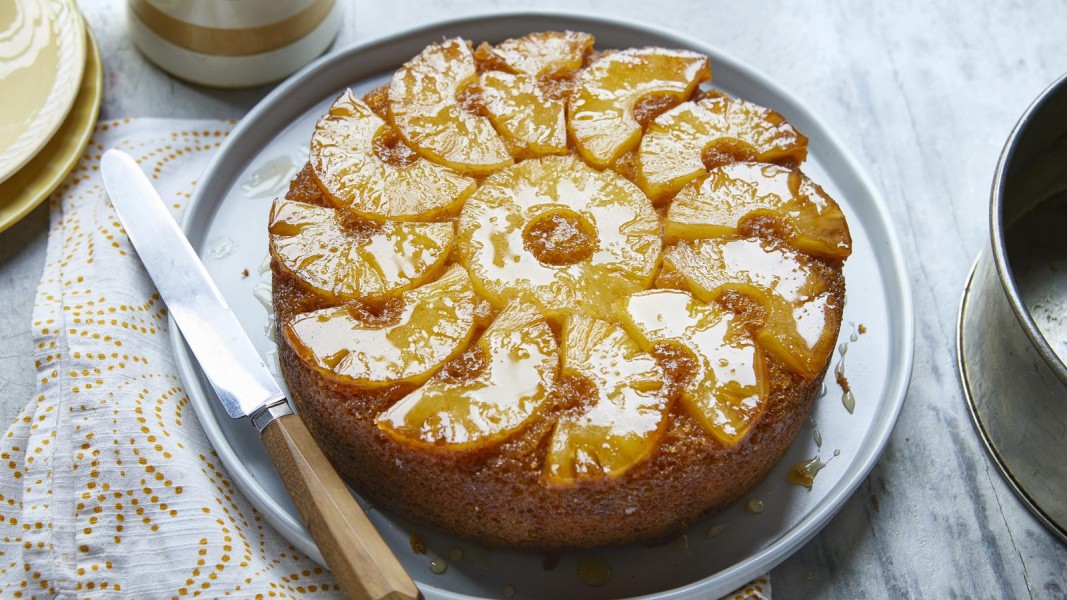 Rahasia Membuat Pineapple Upside Down Cake Lembut dengan Karamel Tropis Mengilap