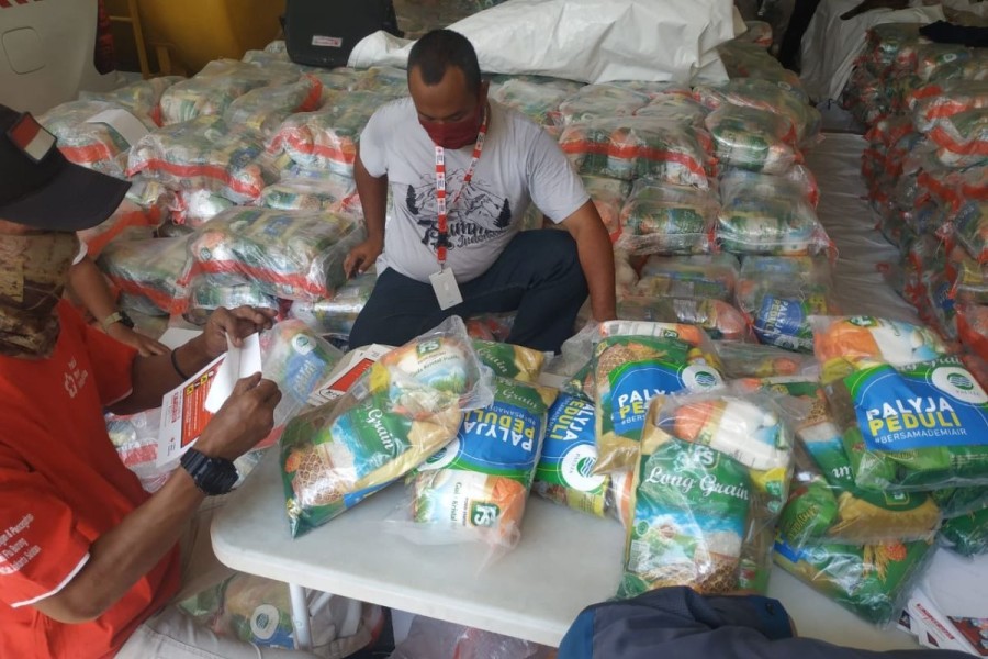 Andre Rosiade Salurkan Bantuan 1000 Paket Sembako Bagi Warga Ketaping Wilayah Kuranji