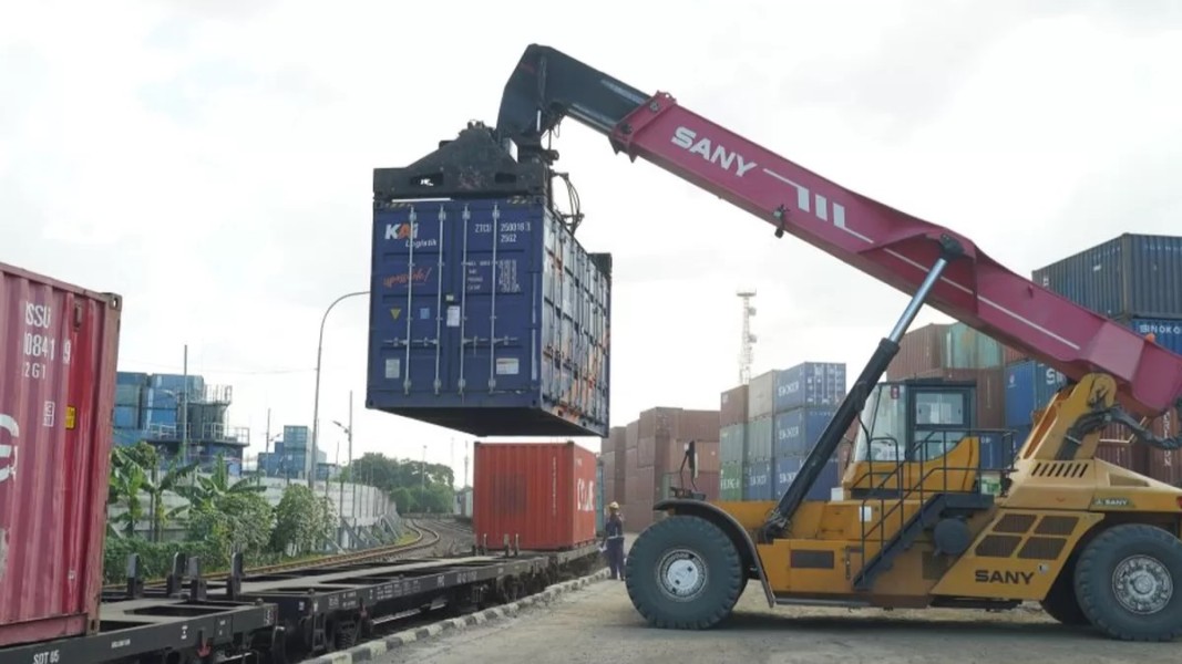 Kereta Kontainer Jadi Alternatif Efisien Hadapi Lonjakan Logistik Nasional