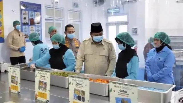 Presiden Prabowo Subianto Tinjau Teknologi Canggih SPPG Polri di Palmerah Jakarta Barat