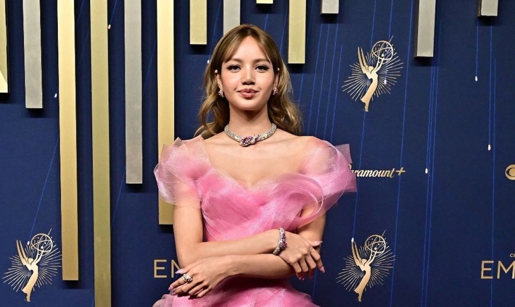 Lisa BLACKPINK Tampil Anggun di Emmy Awards 2025