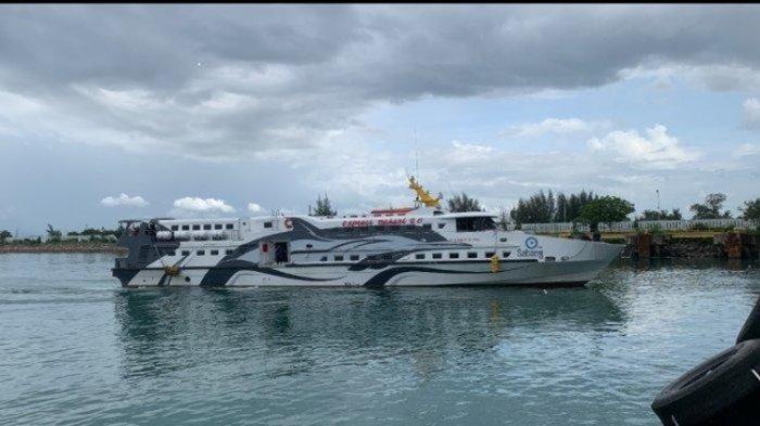 Cuaca Buruk Batalkan Penyeberangan Kapal Cepat Putar Balik