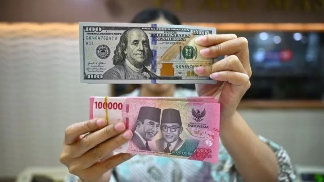 Nilai Tukar Rupiah Hari Ini Bergerak Fluktuatif, Masih Melemah Terhadap Dolar