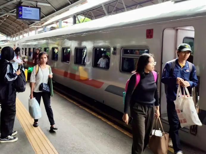 Lonjakan Penjualan Tiket Kereta Api untuk Lebaran 2025, KAI Imbau Masyarakat Pesan Melalui Kanal Resmi