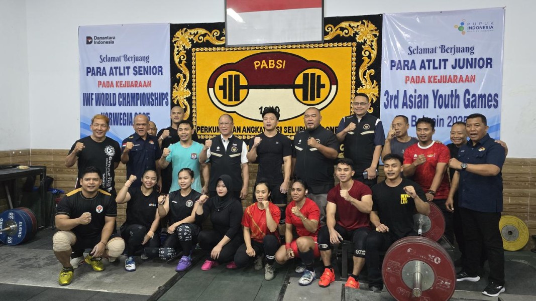 Rizki Juniansyah Pimpin Angkat Besi Indonesia Raih Emas SEA Games 2025