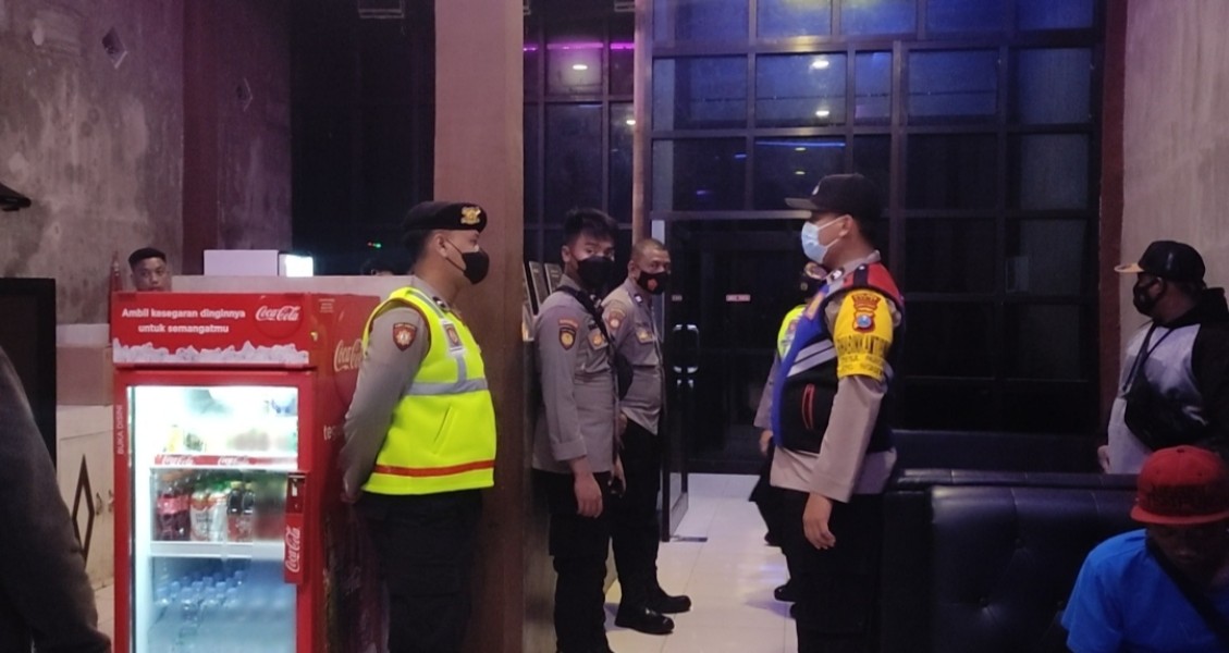 Satpol PP Kabupaten Kediri Lakukan Razia Tempat Hiburan Malam, Pemdes Purwokerto Batasi Operasional Warung Makan saat Ramadan