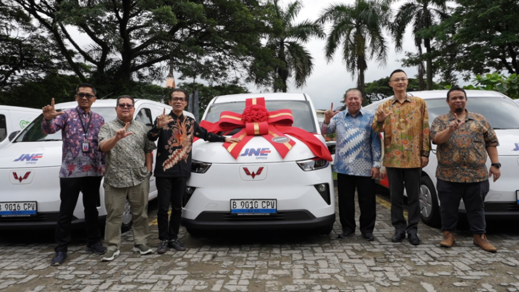 Sinergi Wuling dan JNE Tangerang Hadirkan Solusi Logistik Berkelanjutan