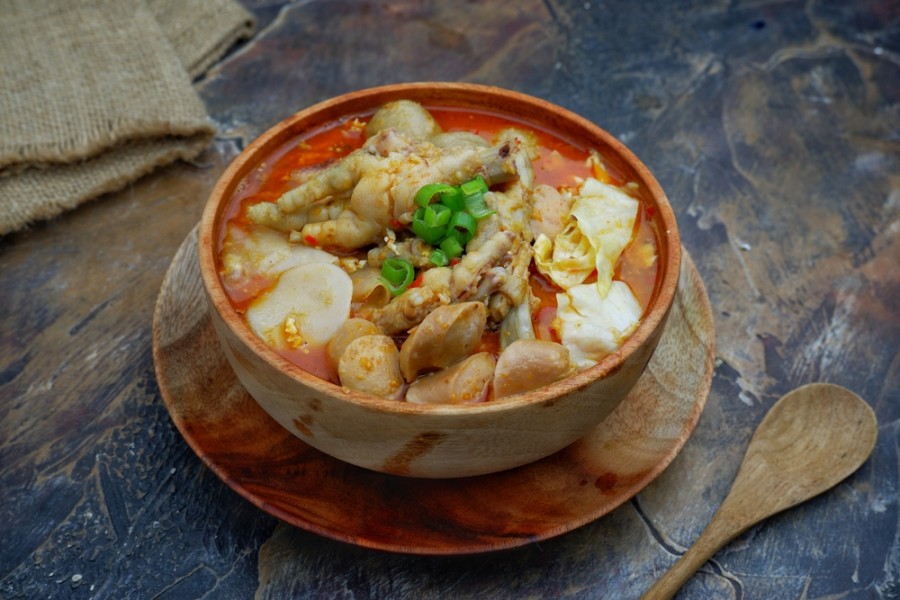 3 Tempat Seblak Terbaik Surabaya yang Selalu Ramai Dikunjungi Penggemar Pedas