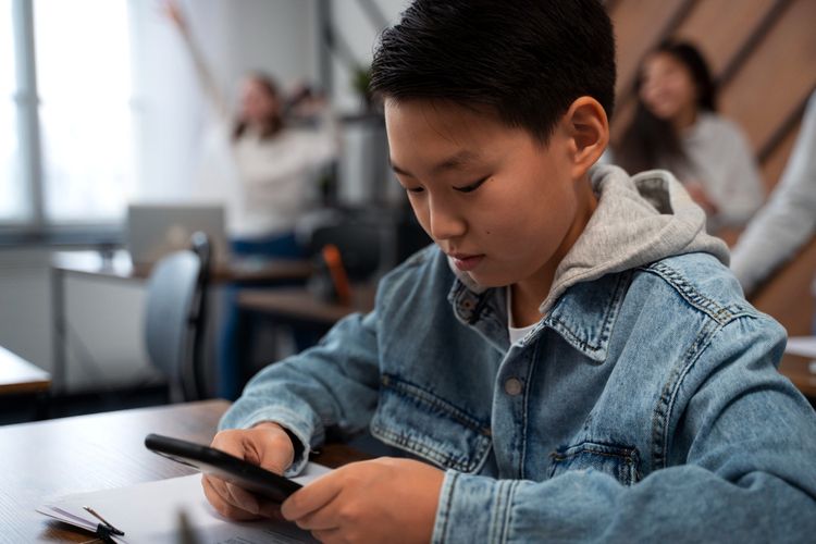 Dampak Gadget Terhadap Konsentrasi Belajar Siswa