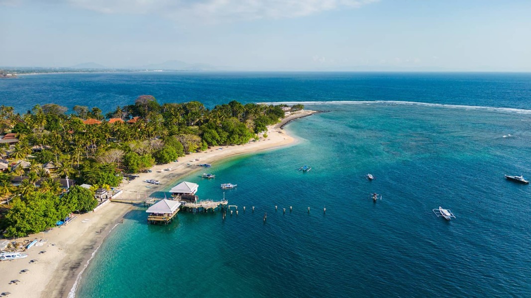 Menikmati Pesona Pantai Senggigi dengan Panorama Menakjubkan