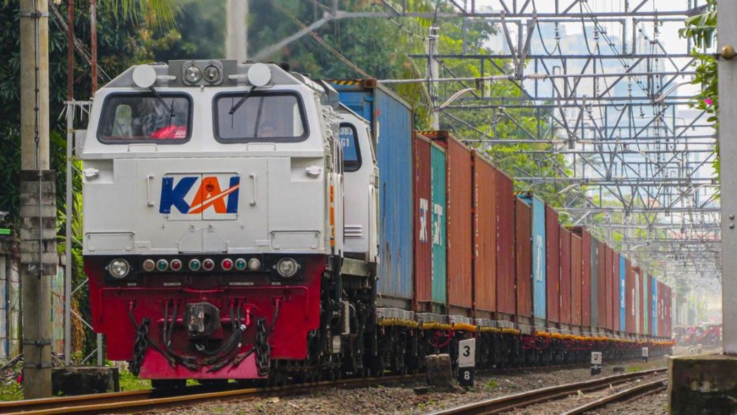 Angkutan Barang Kereta Api KAI Daop 8 Surabaya Tembus 2 Juta Ton