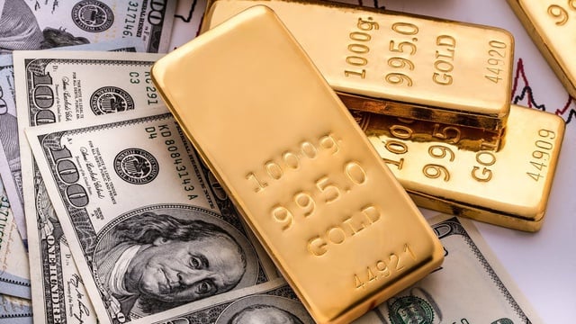 Harga Emas Dunia Cetak Rekor: Momen Tepat untuk Investasi?