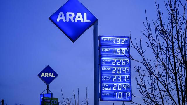 Harga Minyak Dunia Melonjak Brent Kembali Tembus 100 Dolar