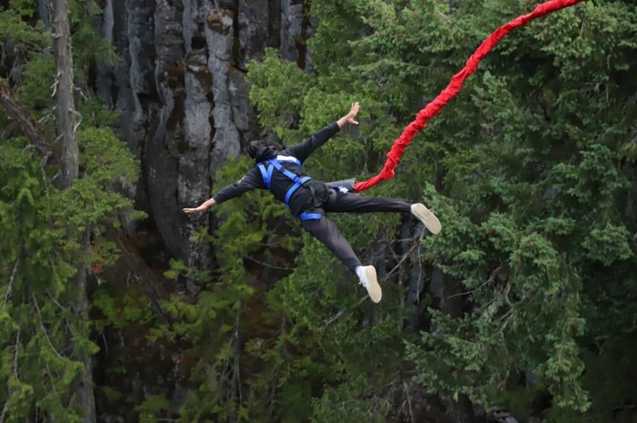 Bungee Jumping Indonesia: Adrenalin Ekstrem dengan Keamanan Terjamin
