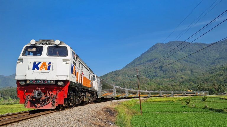 Libur Panjang April, KAI Daop 2 Bandung Operasikan KA Lodaya Tambahan Antisipasi Lonjakan Penumpang
