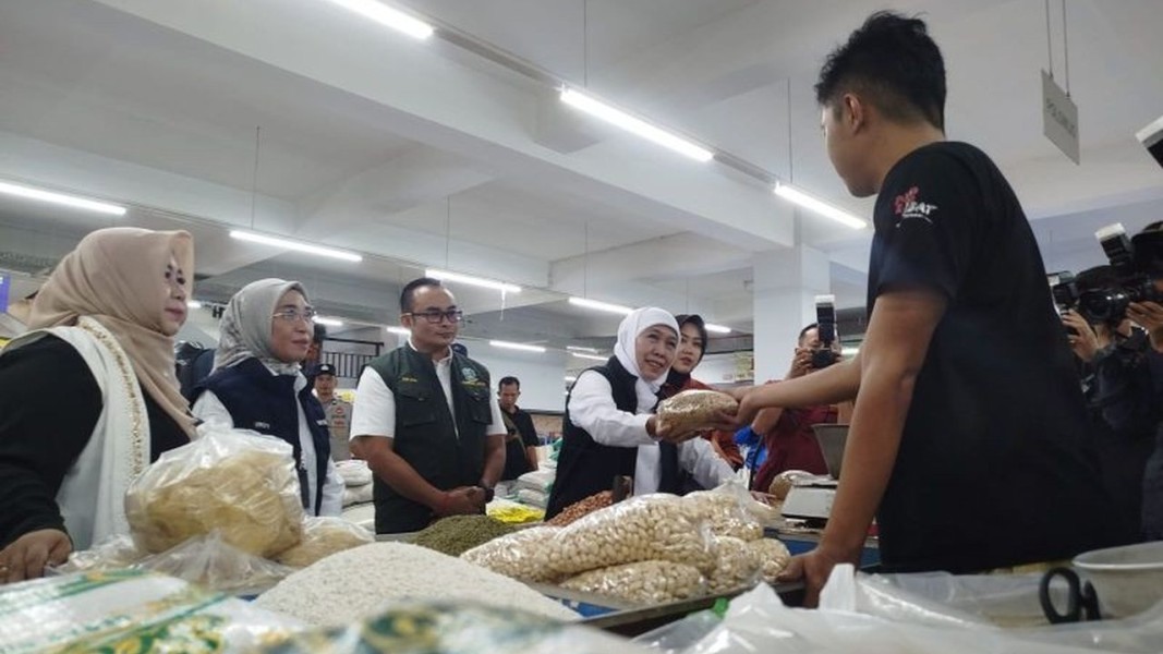 Gubernur Jawa Timur Pastikan Harga dan Stok Bahan Pokok Tetap Stabil Pasca Lebaran 1447 H Ini Rincian Lengkapnya