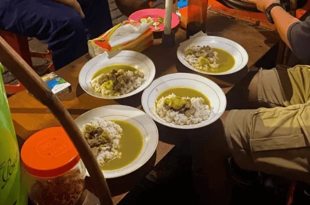 7 Rekomendasi Kuliner Malam Legendaris di Jakarta yang Tak Pernah Kehilangan Penggemar
