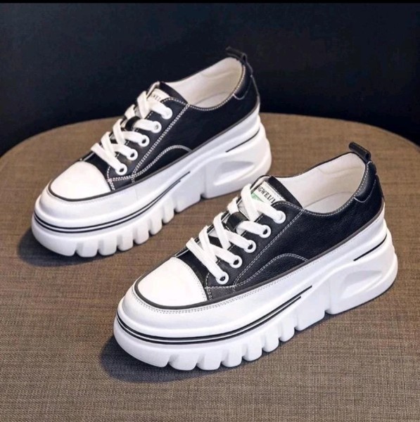 Trend Sepatu Wanita 2024 dan Prediksi Tren 2025 adalah Gaya, Warna, dan Model yang Akan Populer