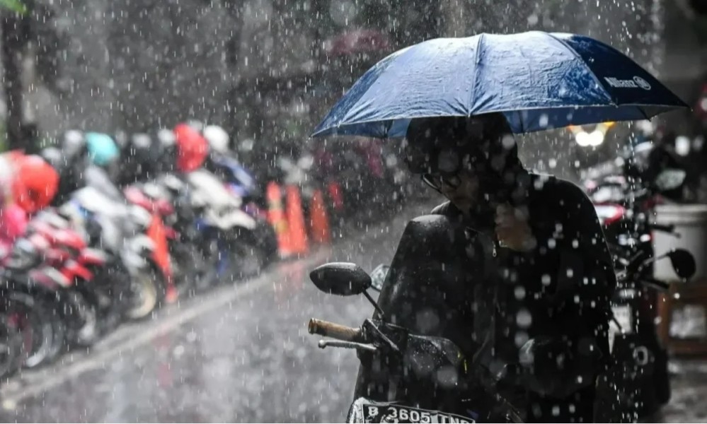 BMKG Peringatkan Hujan Lebat Jelang Ramadan di Sebelas Wilayah Indonesia