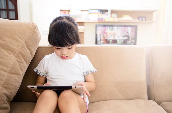 Cegah Anak Kecanduan Gadget dengan Enam Strategi Efektif Ini