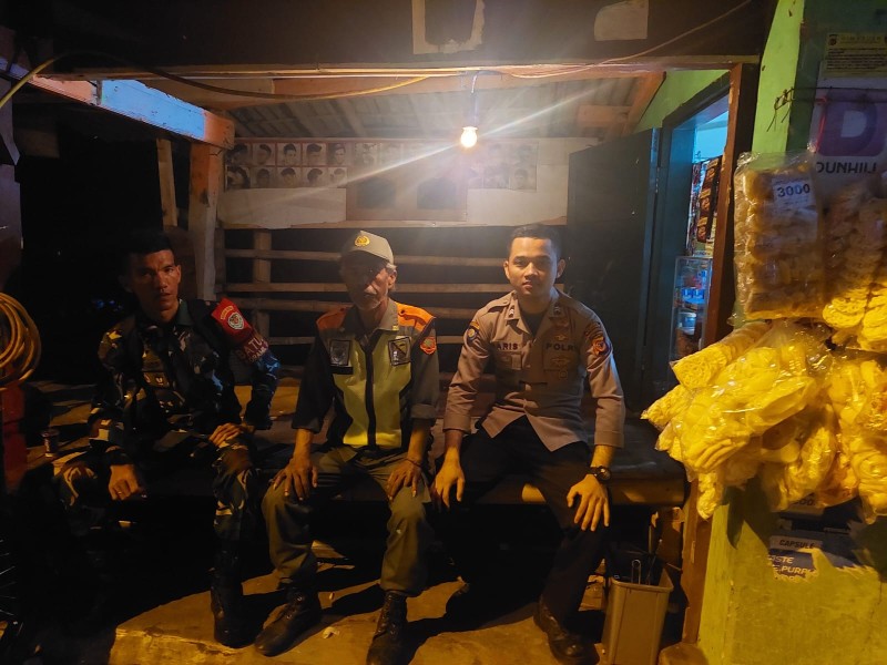 Polsek Pameungpeuk Lakukan Sambang dan Silaturahmi dengan Pelaku UMKM di Desa Mekarjaya