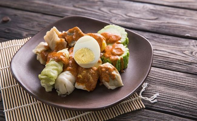 7 Kuliner Legendaris Jatinegara dengan Rasa Otentik Bertahan Puluhan Tahun