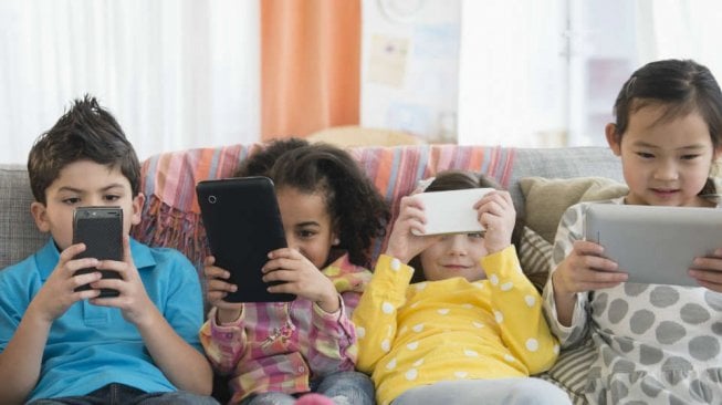 Gadget dan Generasi Digital: Menilik Fenomena Konsentrasi Anak di Zaman Modern
