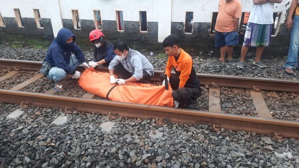 Pria Tanpa Identitas Tewas Tertabrak Kereta Api di Sragen