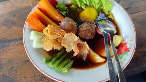 12 Tempat Makan Selat Solo Terbaik di Solo