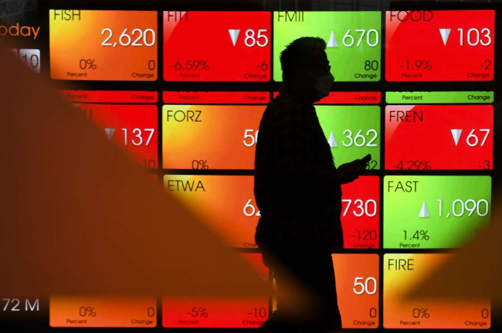 IHSG Bergerak Stagnan di Sesi I, Saham DCII Melonjak Drastis