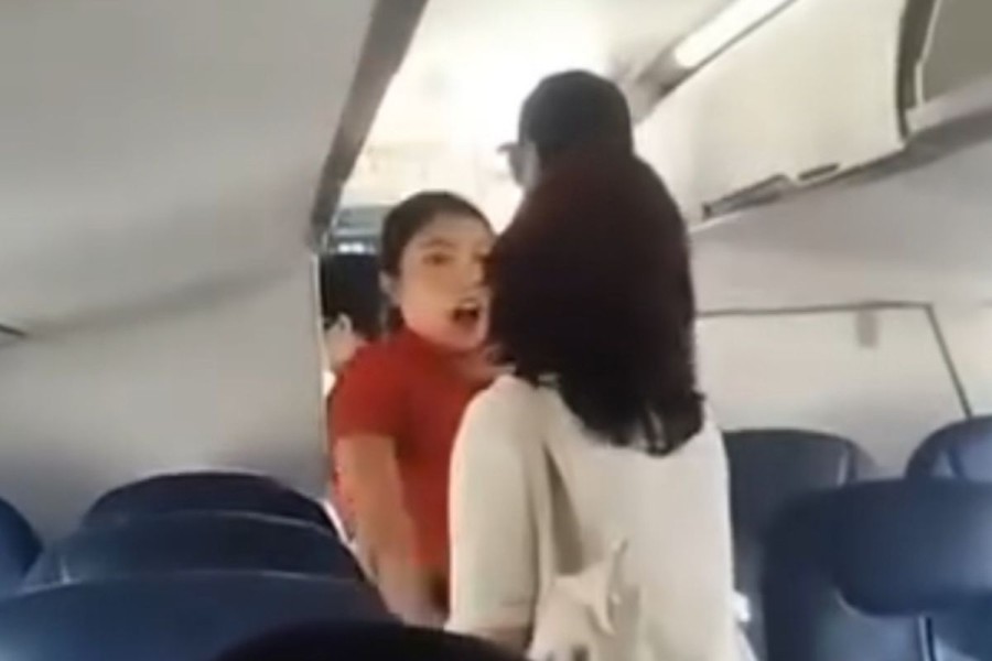 Heboh! Anggota DPRD Sumut Diduga Mencekik Pramugari di Dalam Pesawat, Video Viral di Media Sosial
