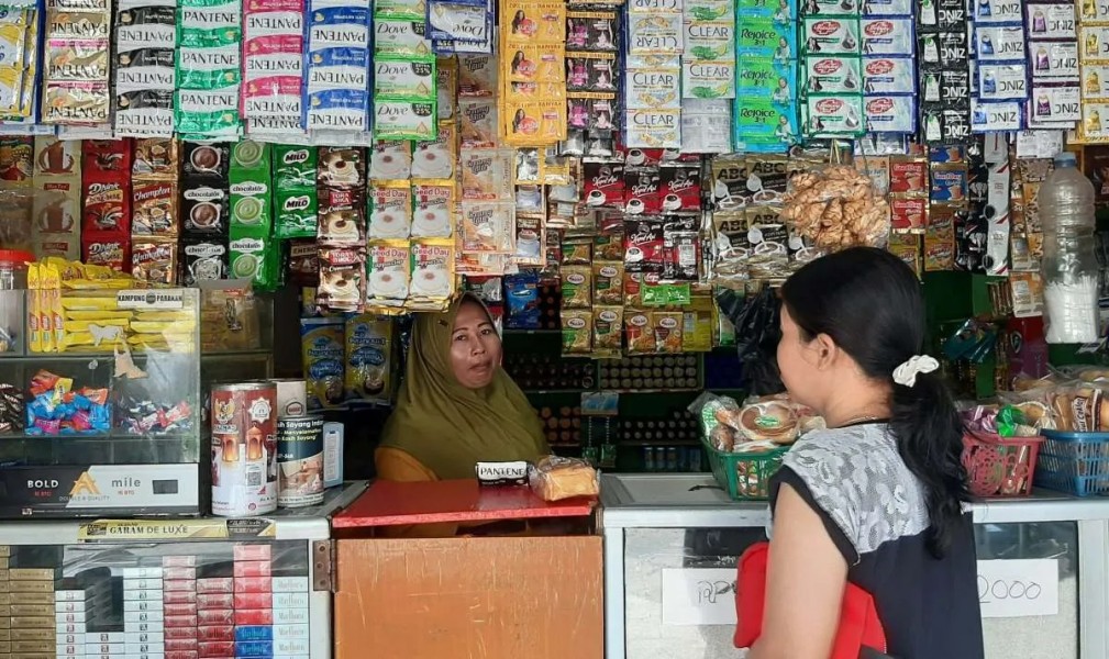 Warung Madura 24 Jam Bertahan Hadapi Minimarket Berkat Strategi Unik