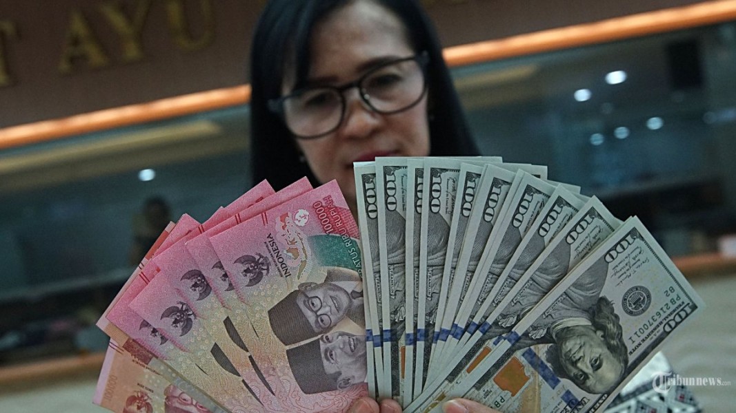Rupiah Melemah Tertekan Ketidakpastian Ekonomi Global dan Domestik