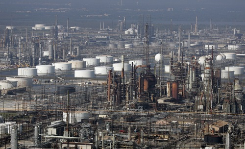 Harga Minyak Dunia Terjun Bebas, OPEC+ Tetap Tingkatkan Produksi