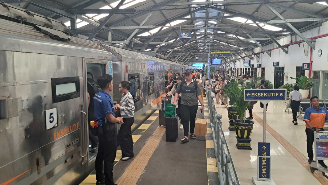 Jumlah Penumpang Kereta Api di Surabaya Terus Meningkat Signifikan Selama Arus Balik Lebaran 2026