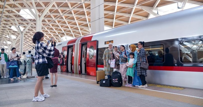Lonjakan Penumpang Kereta Api Menjelang Lebaran 2025: Persiapan Terhadap Tren Meningkatnya Arus Mudik