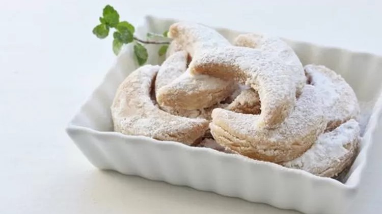 7 Cara Membuat Gula Putri Salju Menempel Sempurna dan Tahan Lama